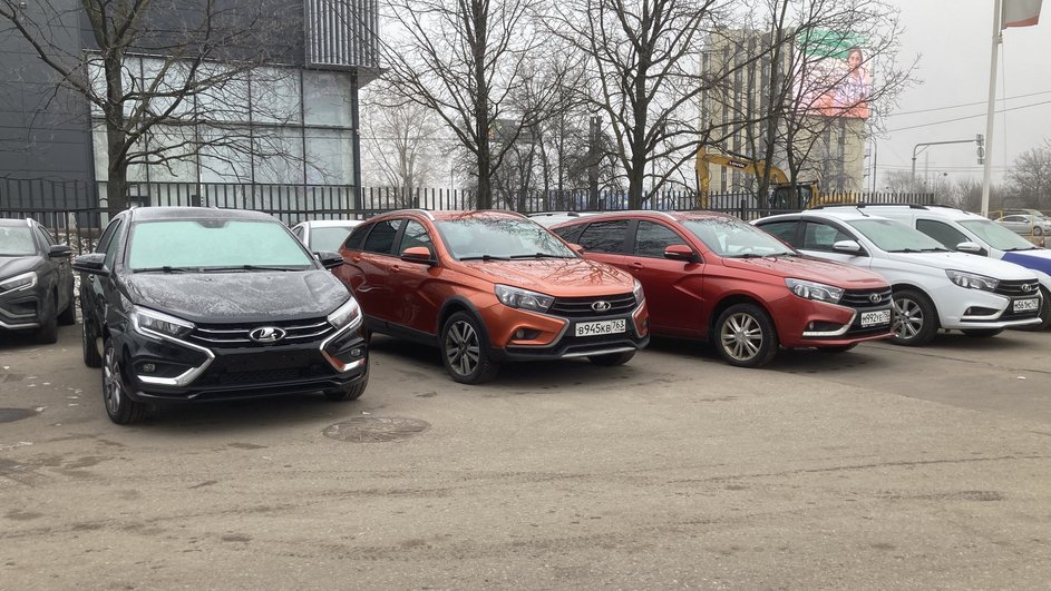 Lada столкнулась с запасами нераспроданных автомобилей, превышающими 100 тысяч единиц