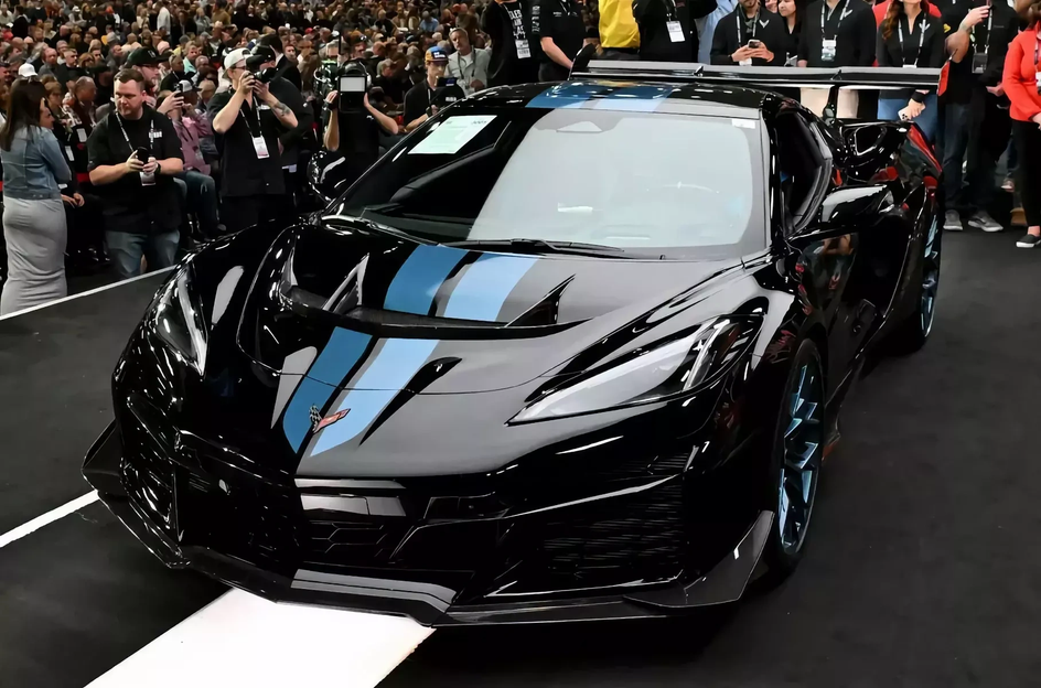 Чудо на аукционе: Chevrolet Corvette ZR1 ушёл с молотка за 21-кратную стартовую цену!