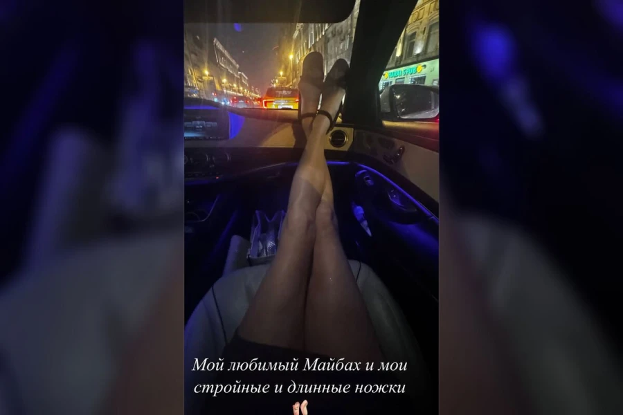 Maybach и Волочкова: откровенные снимки в жемчужном автомобиле