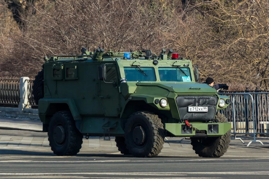 Новейший броневик с лебедкой теперь на вооружении ФСО