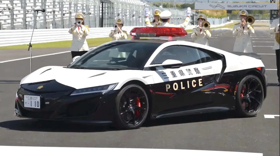 Honda NSX стал подарком для японских полицейских в качестве суперкара