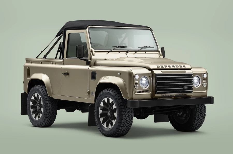 Land Rover снова запустил производство Defender с мягким верхом