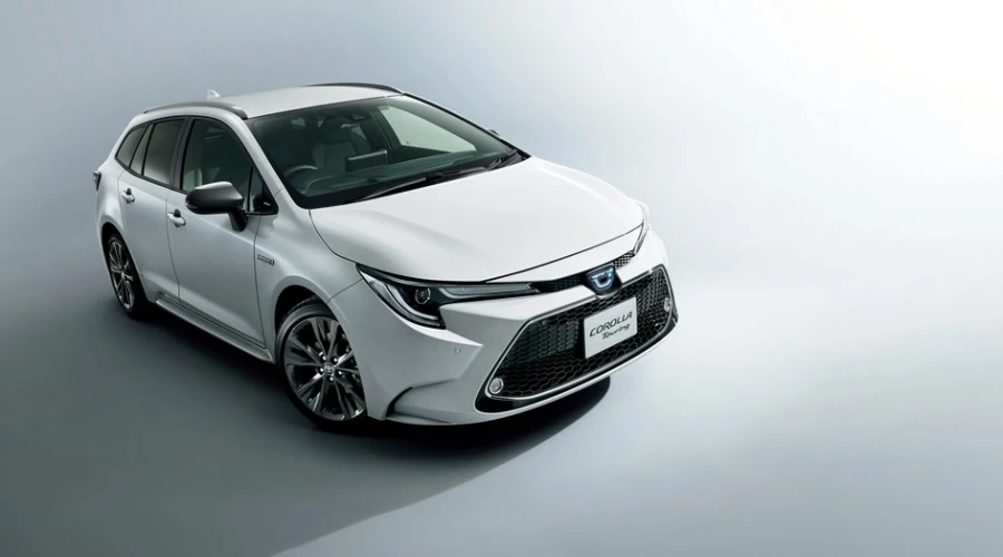 Королла без бензина: Toyota отказалась от бензиновых версий на еще одном значимом рынке