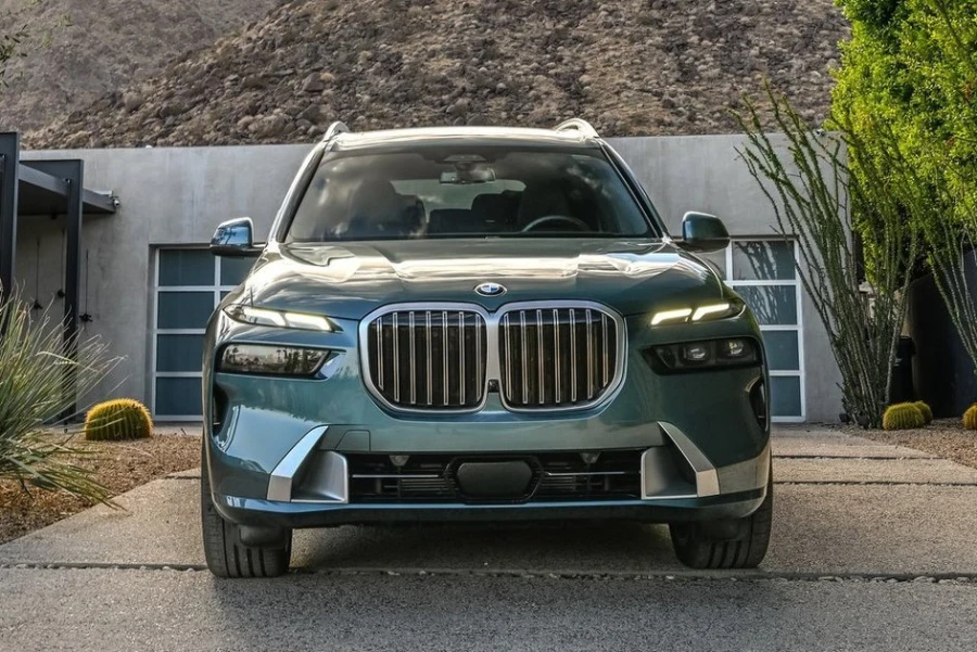 BMW анонсировала полностью переработанный X7 с четырьмя вариантами двигателей