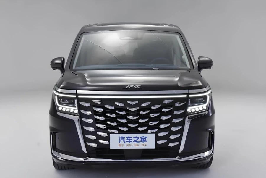 JAC RF8, просторный семейный минивэн, скоро появится в России