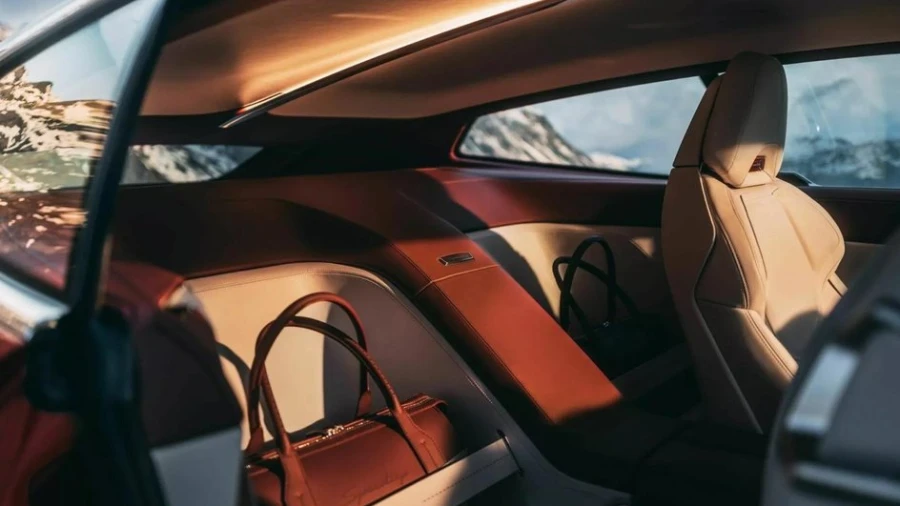 BMW представила ограниченный выпуск универсала Speedtop