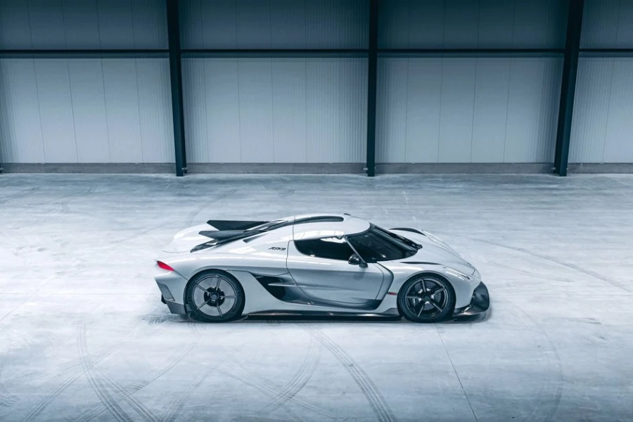 Koenigsegg установил рекорд скорости среди серийных автомобилей на дистанции в полмили