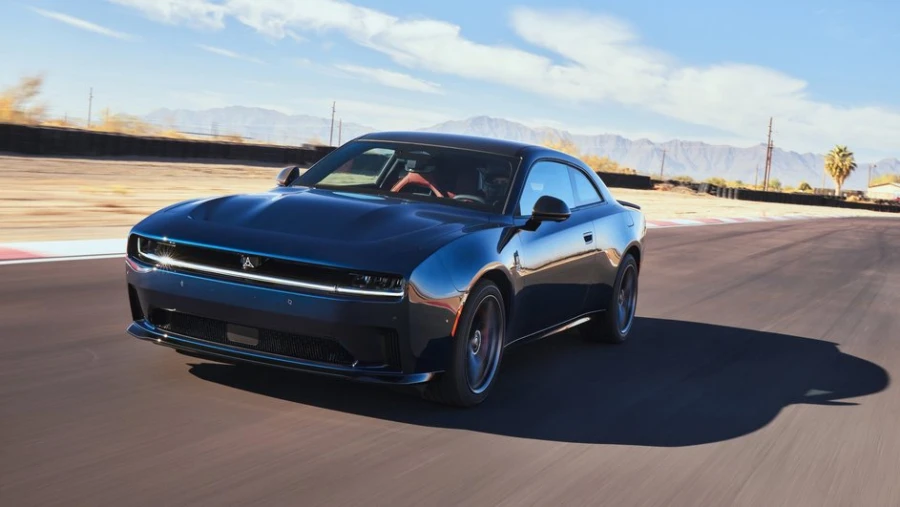 Dodge Charger не смог завоевать рынок и потеряет свою базовую версию