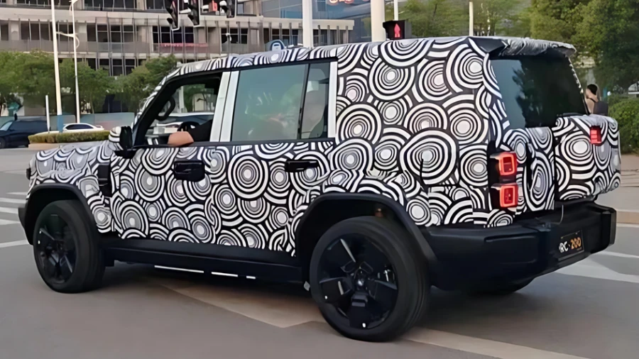 Китайский производитель Chery представил первое изображение своего аналога G-Class