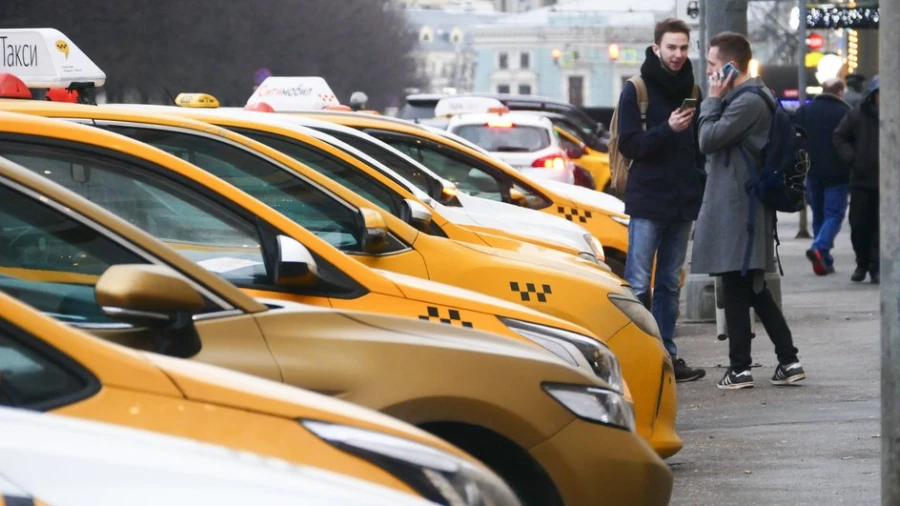 Таксистов в Москве без аттестации ждет наказание