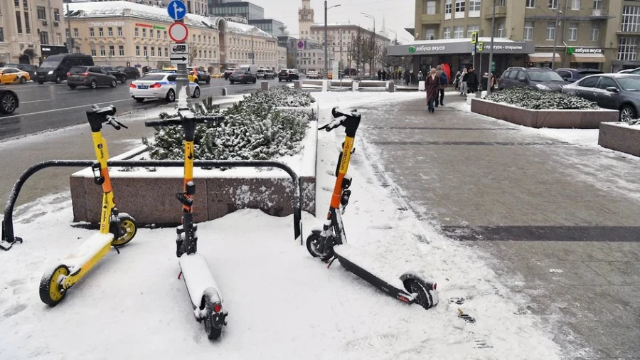 В Москве прекращена аренда электросамокатов и велосипедов из-за непогоды