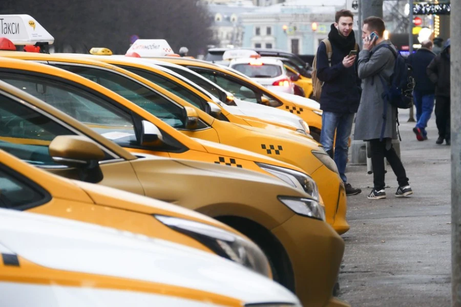 Такси показали большую безопасность по сравнению с курьерами доставки
