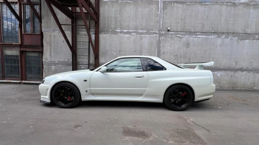 Nissan Skyline GT-R 23 года выпуска выставлен на продажу в Москве за 60 миллионов рублей