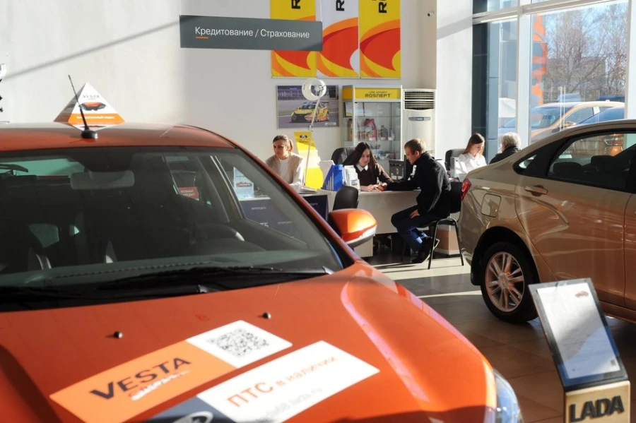 Новые легковые автомобили в России в мае покажут снижение продаж по сравнению с апрелем