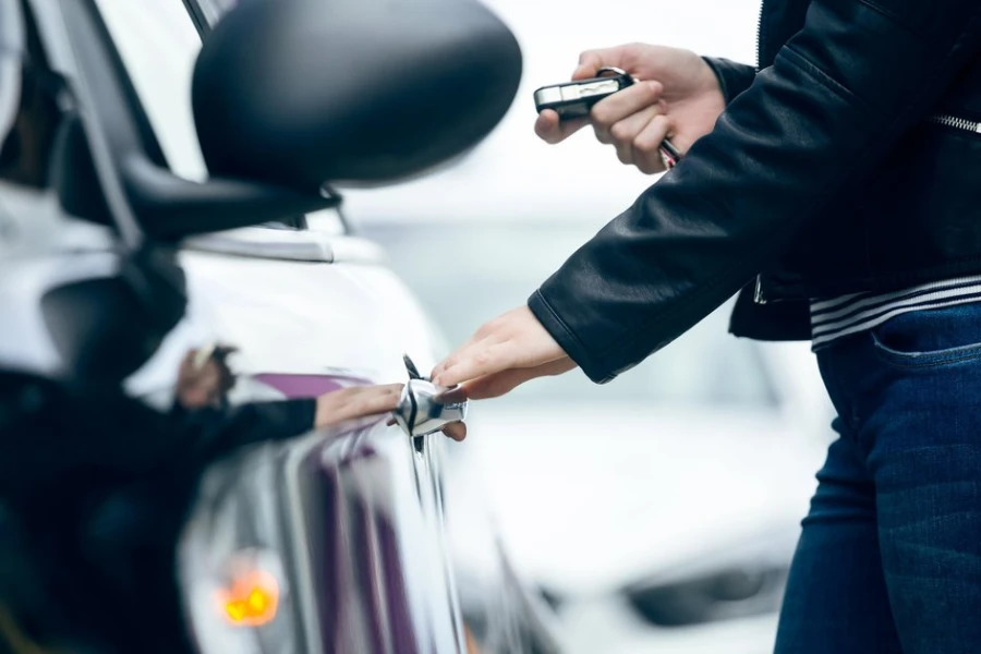 Бесключевой доступ становится причиной рекордов автокраж: как угоняют автомобили без ключа