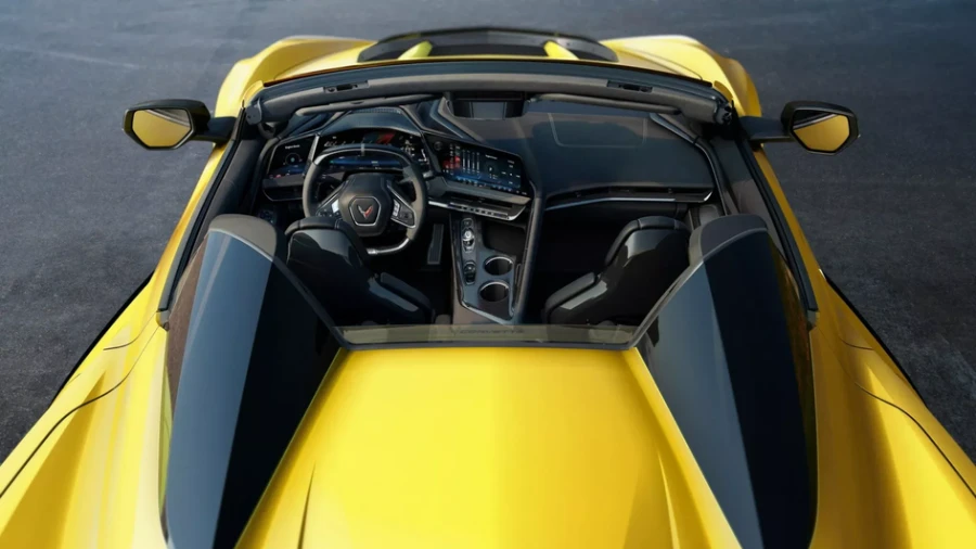Chevrolet Corvette получил обновленный интерьер: спорный интерфейс остался в прошлом