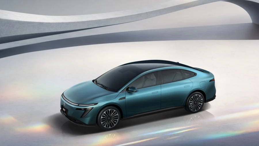 Nissan представляет новый автомобиль с 272 лошадями, 5-метровым кузовом и нейросетью на борту