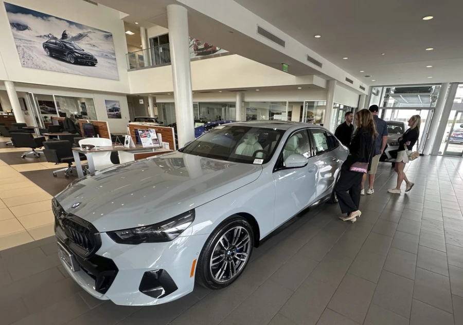BMW теряет 10 миллионов евро в день из-за пошлин, пока Трамп рискует всем
