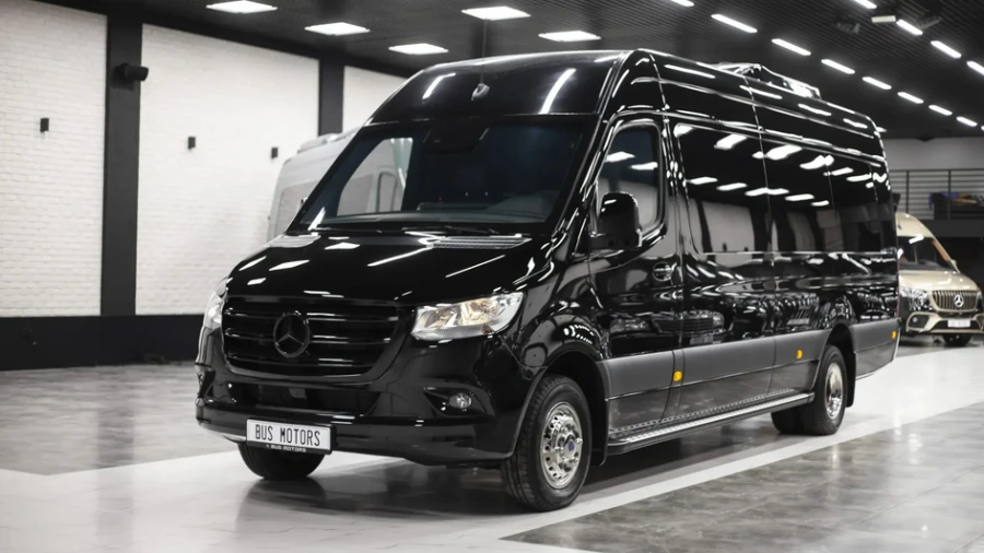 Автобус Mercedes Sprinter за 74 миллиона рублей впечатляет своей уникальностью