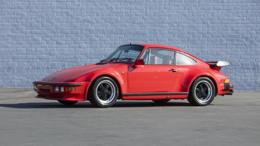 Porsche разрабатывает новую версию 911 с инновационным аэродинамическим дизайном и классическим плоским носом