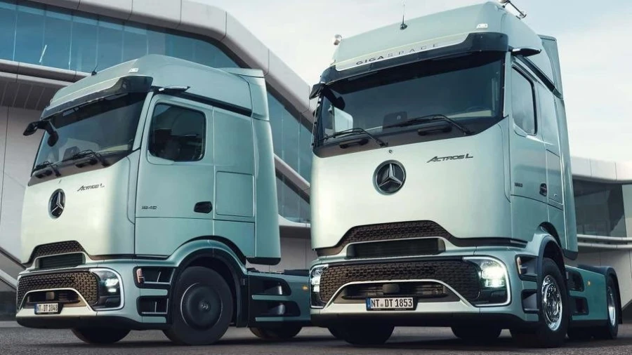 Mercedes представил «санкционные» тягачи с футуристической кабиной и их стоимость оценили в рублях