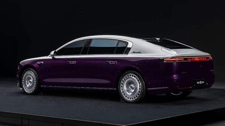 JAC и Huawei выпустили конкурент Maybach по более низкой цене, чем ожидалось