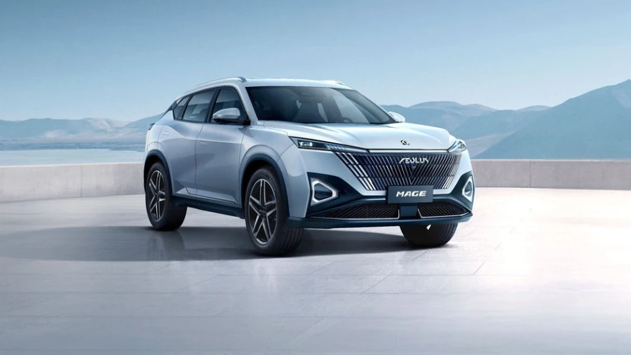 Dongfeng Huge: новый кроссовер размером с Geely Monjaro в Россию