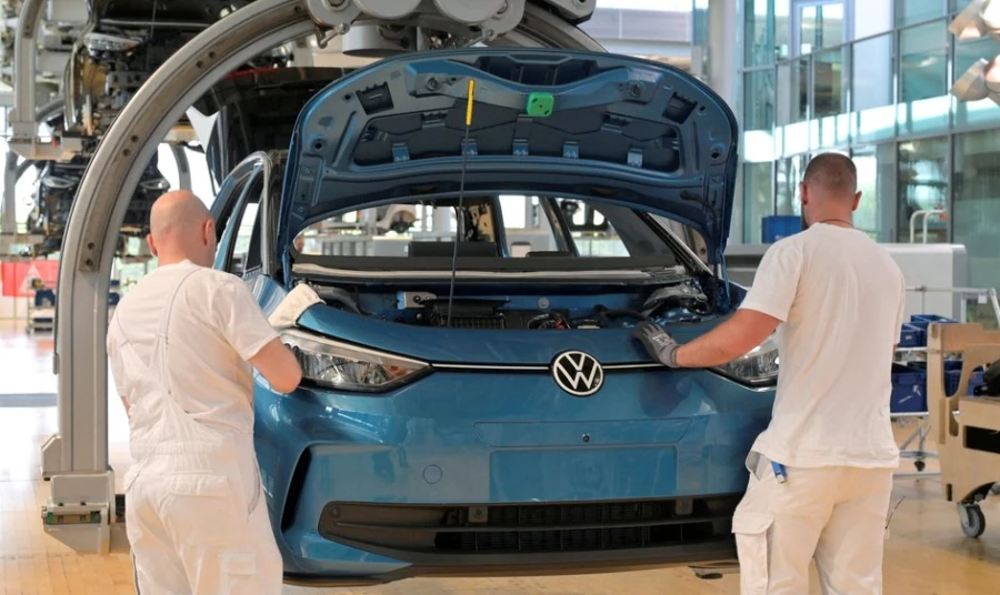 Volkswagen планирует уволить 20 тысяч сотрудников в Германии