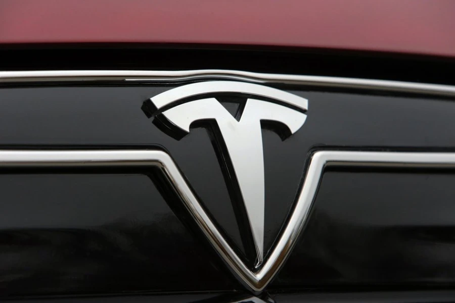 Tesla откажется от Трампа: экс-президент распродает свой электромобиль из-за разногласий с Маском