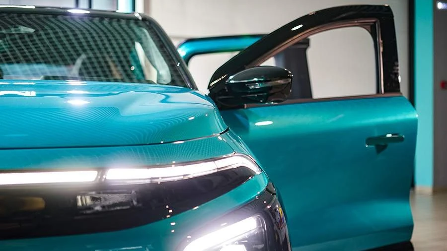 Легковые автомобили в России демонстрируют снижение продаж на 26% в период с января по май