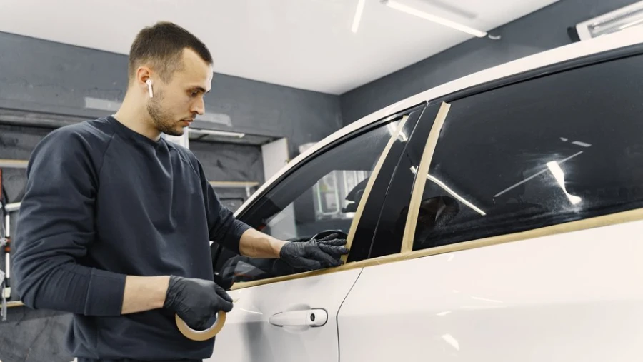Автоэксперт Хайцеэр выделил ключевые недостатки затемнения боковых стекол в автомобиле